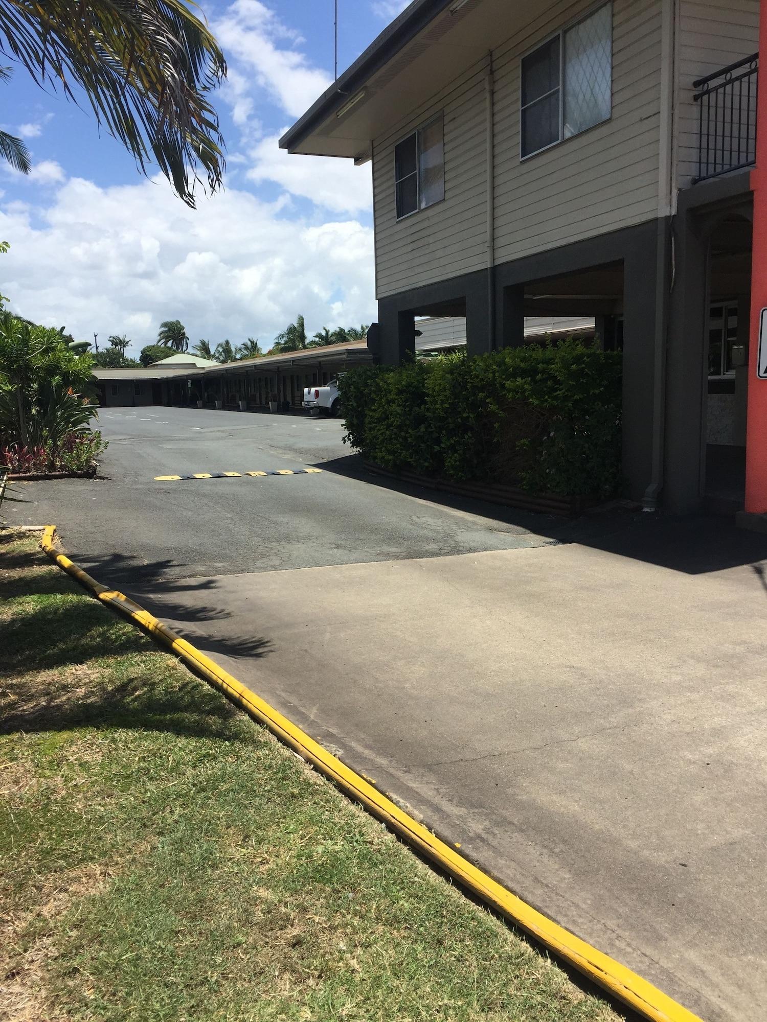 Country Plaza Motor Inn Mackay Exterior foto