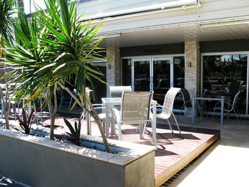 Country Plaza Motor Inn Mackay Exterior foto